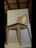 Красив качествен дървен стол